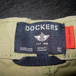 Dockers green Khaki Mens smart 360 Tech Shorts size 60" New with Tags